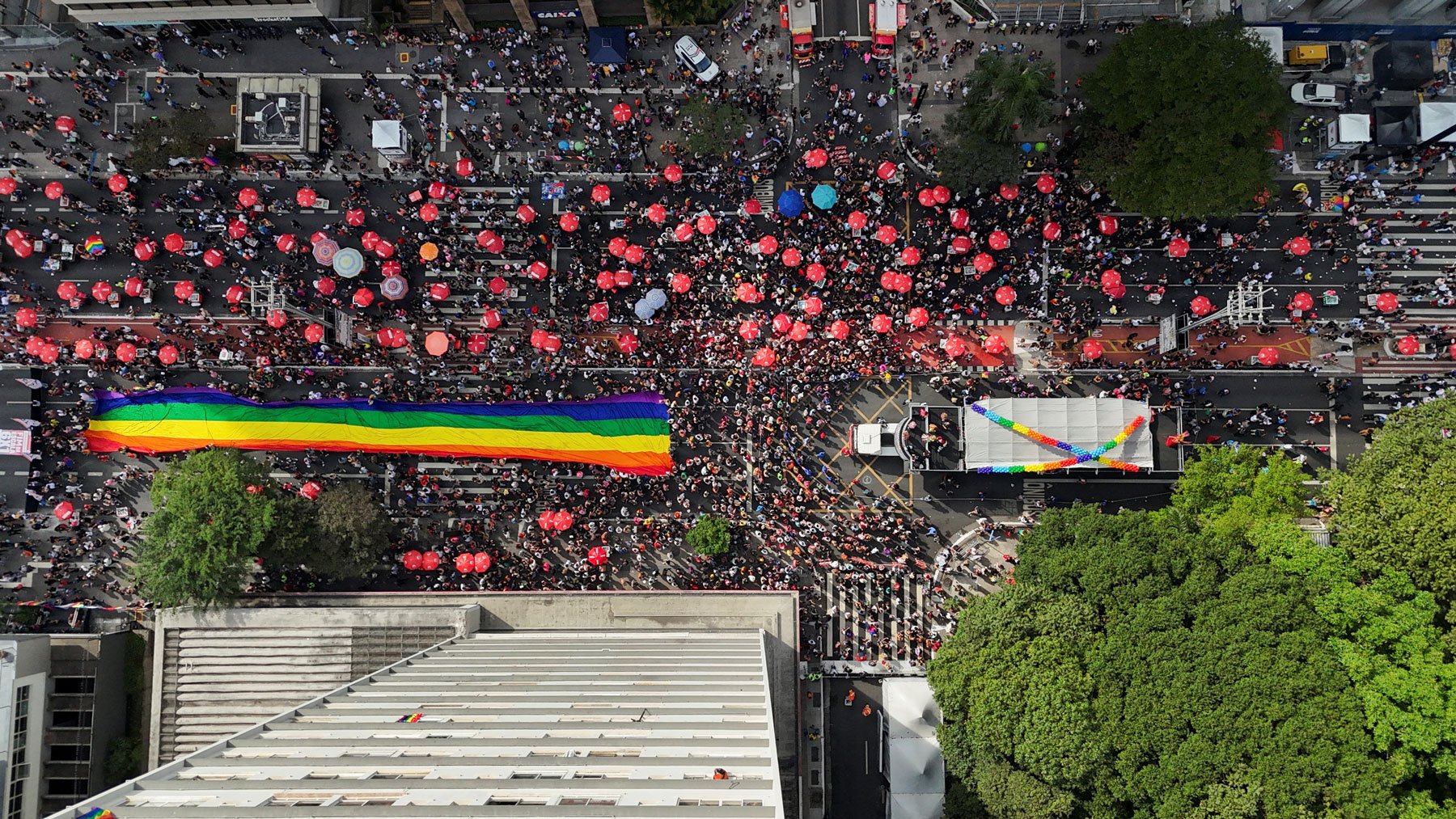 2025-06-22T161026Z_946971382_RC2O7FAFSKDR_RTRMADP_3_BRAZIL-LGBT-PRIDE-1
