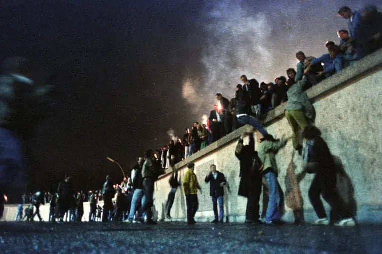 reuters-agency-archive-berlin-wall-765px