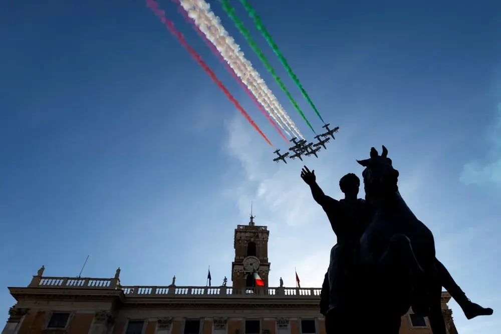reuters-global-news-agency-content-italy-frecce-1000px