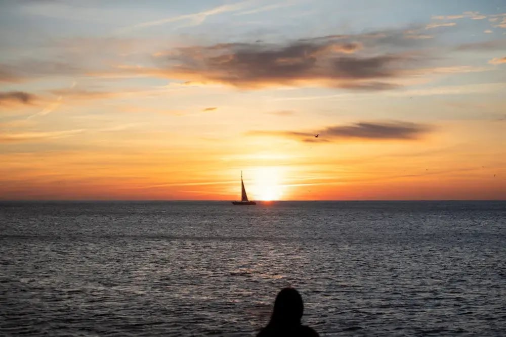 reuters-global-news-agency-content-spain-economy-tourism-1000px