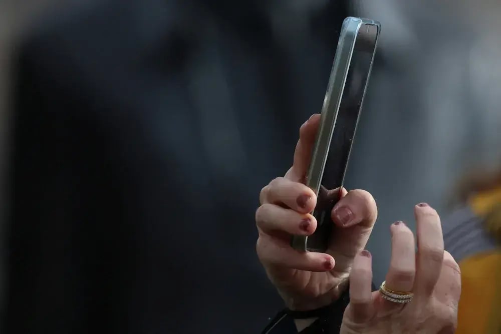 reuters-global-news-agency-content-totw-smartphones-1000px