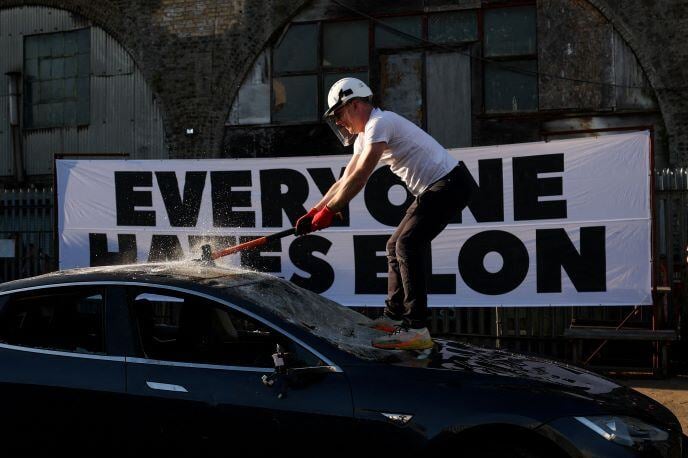 A person smashes a Tesla car, donated anonymously and destined for scrap during a stunt organised by the group Everyone Hates Elon, part of a campaign against Tesla CEO Elon Musk’s political involvement in the U.S. government, in London, Britain, April 10, 2025. REUTERS/Hannah McKay