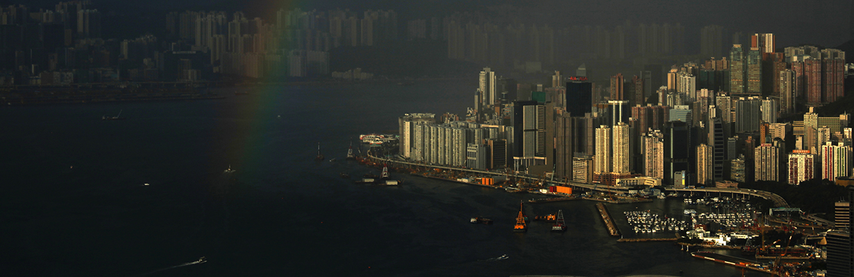 A rainbow arches over Hong Kong's Victoria Harbour June 19, 2012.   REUTERS/Bobby Yip (CHINA - Tags: ENVIRONMENT CITYSPACE) - RTR33V04