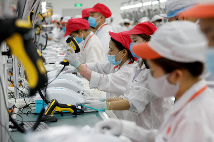 FILE PHOTO: Laborers work at an assembly line to produce ventilators amid the spread of the coronavirus disease (COVID-19) at Vsmart factory of Vingroup outside Hanoi, Vietnam August 3, 2020. REUTERS/Kham/File Photo