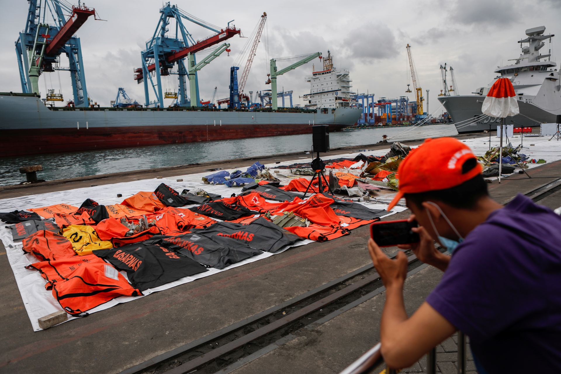 Indonesia Finds Casing Of Crashed Sriwijaya Air Jet's Cockpit Recorder ...