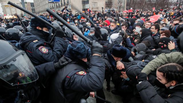 EU to debate Russia sanctions after Navalny protest arrests