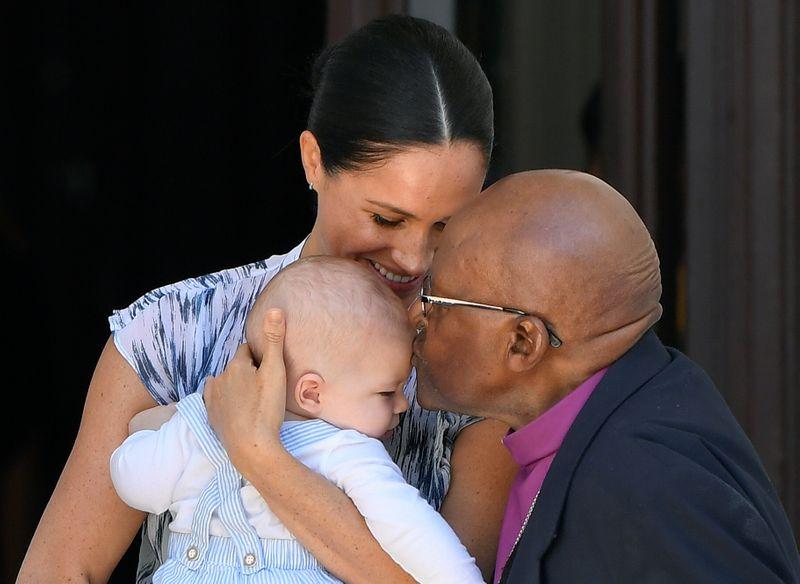 Britain's Meghan, Duchess of Sussex, holding her son Archie, meets Archbishop Desmond Tutu at the Desmond & Leah Tutu Legacy Foundation in Cape Town, South Africa, September 25, 2019. REUTERS/Toby Melville/Pool - RC1F7EEE3B80
