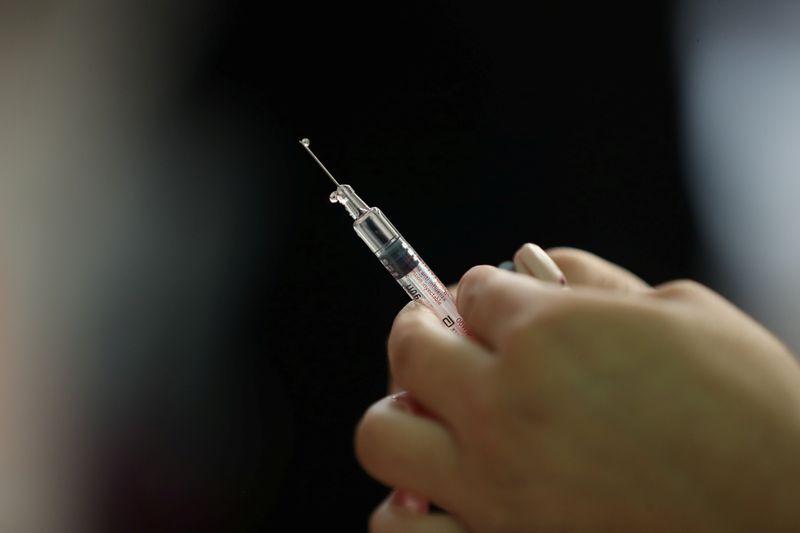 A nurse prepares a vaccine as part of the start of the seasonal flu vaccination campaign as a preventive measure due to the outbreak of coronavirus disease (COVID-19), in Santiago, Chile, March 16, 2020. Picture taken March 16, 2020. REUTERS/Ivan Alvarado