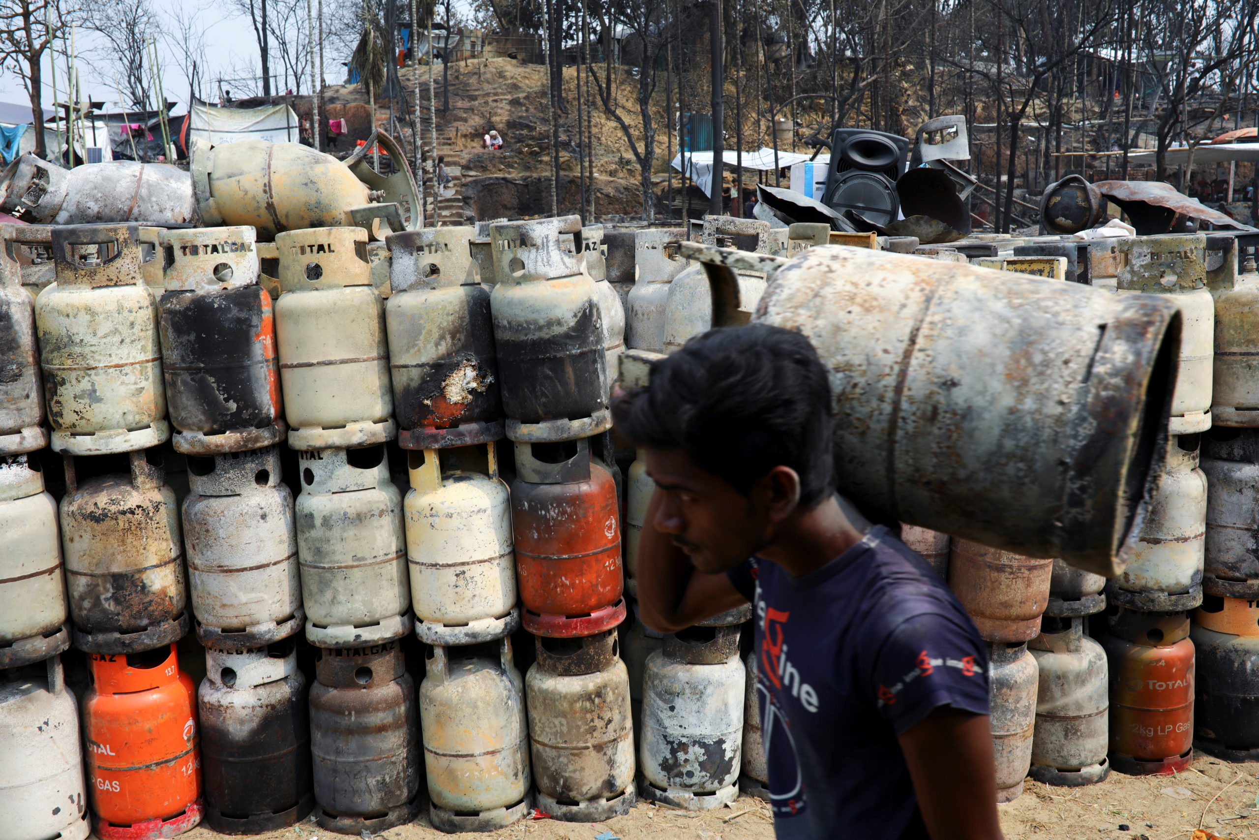 Hundreds missing after devastating fire at Rohingya refugee camp ...