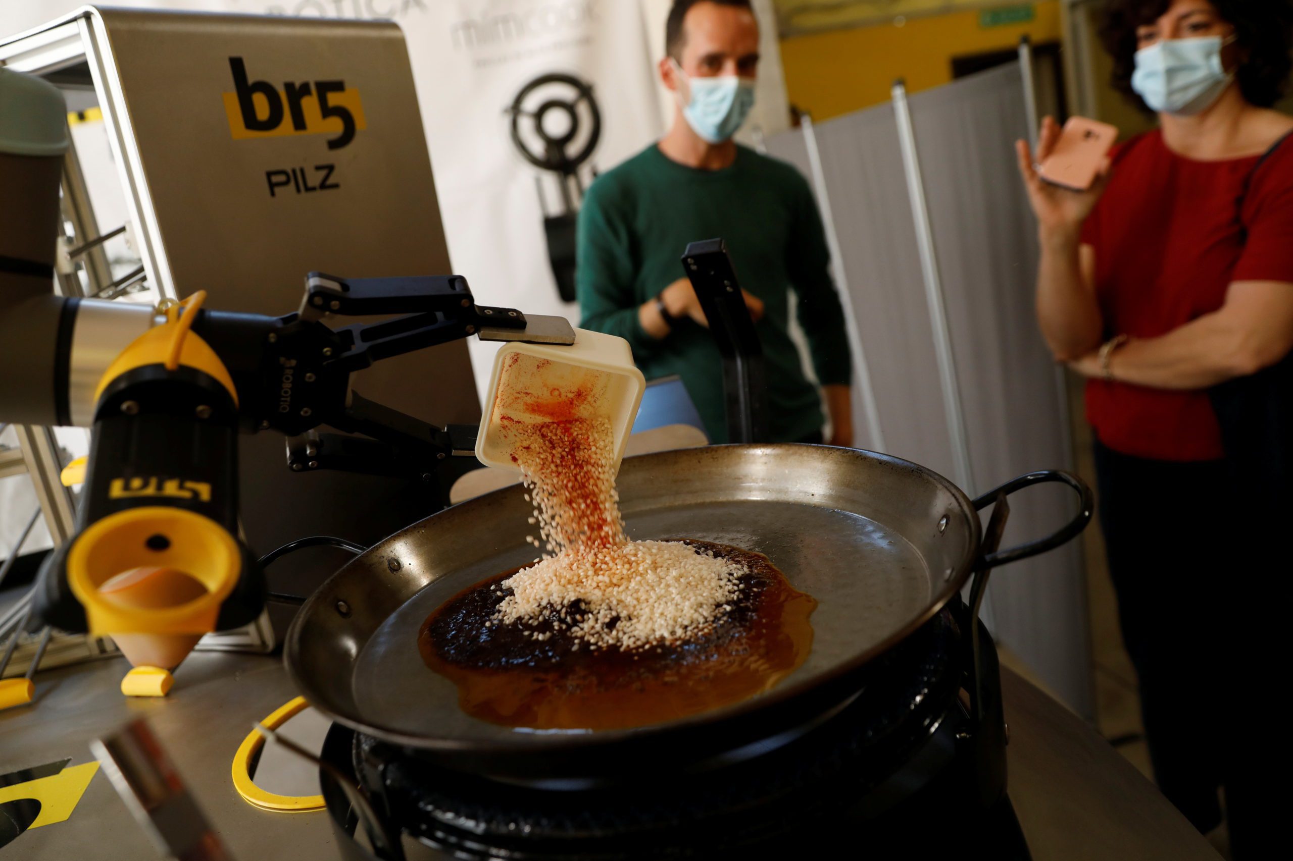 Ole! Spanish chef gives thumbs up to a robot-made paella