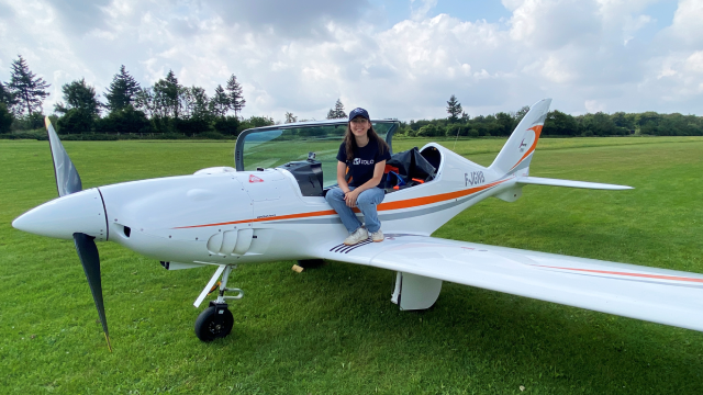 Flying solo, 19-year-old woman aims to set aviation record