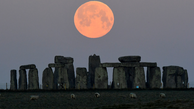 Geological analysis explains durability of Stonehenge megaliths