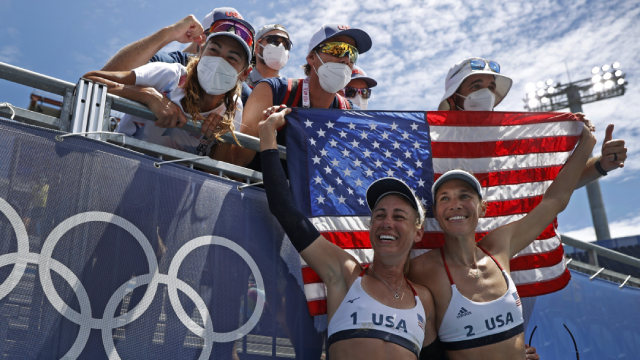 Olympics-Beach volleyball-America’s Ross and Klineman beat Australia for gold