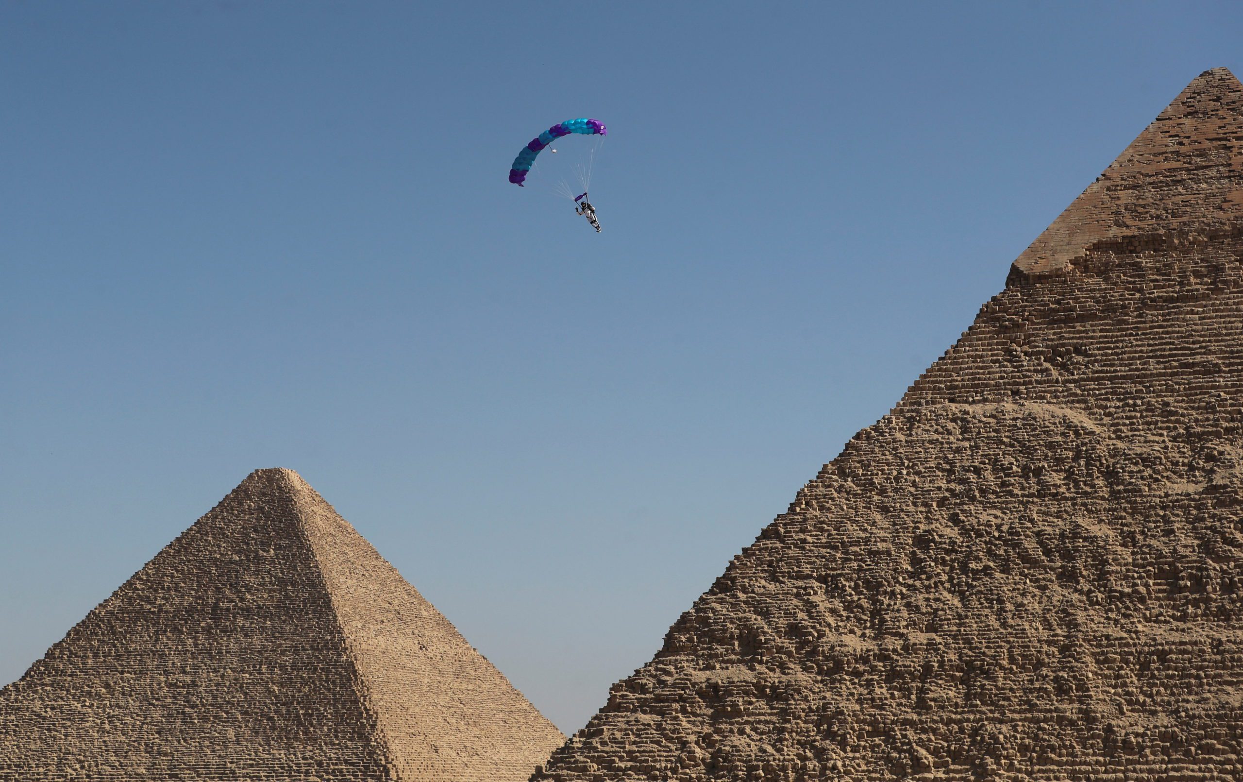 Professional skydiver flies over pyramids in Giza