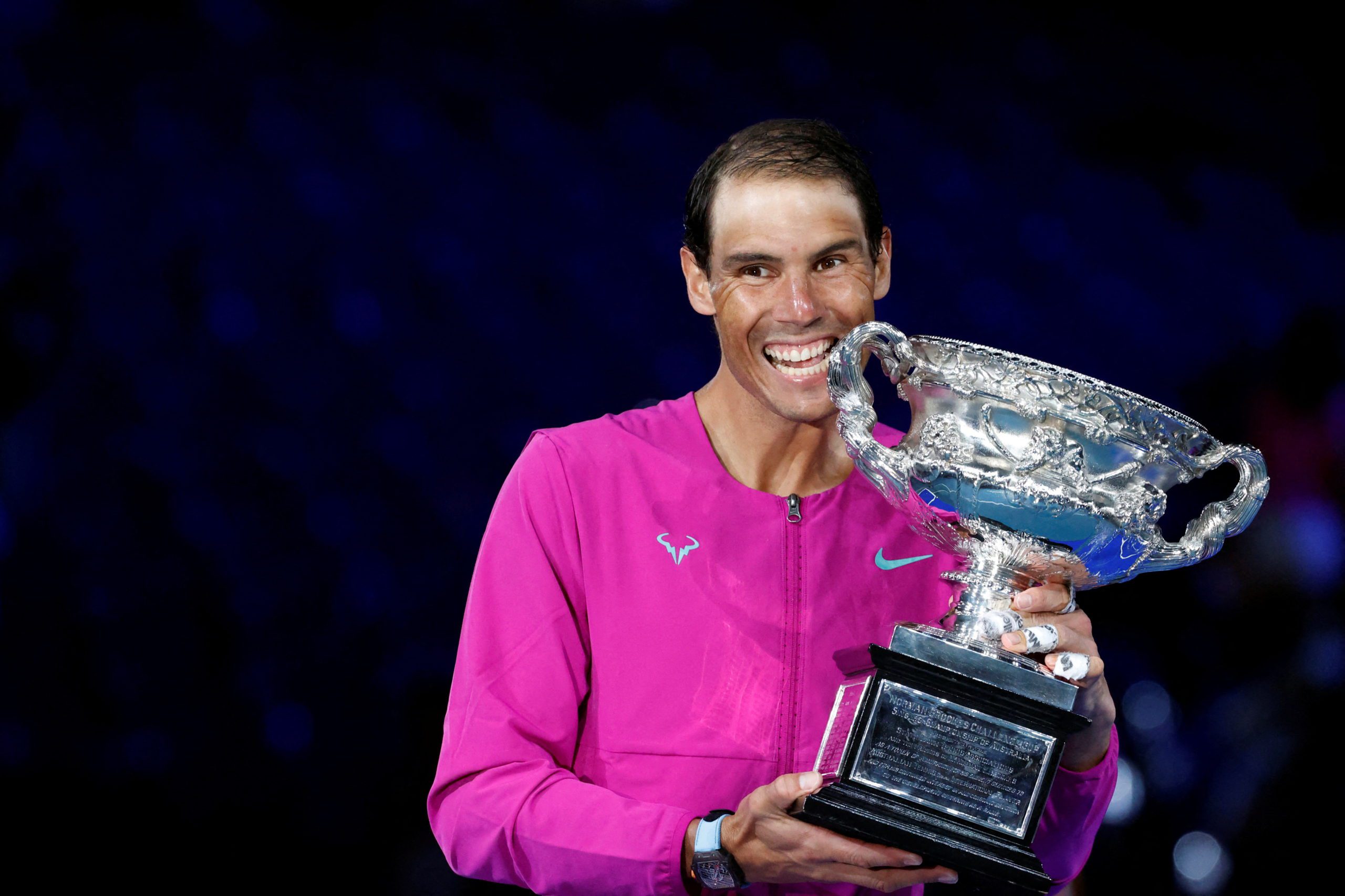 Теннис австралия 2023. Надаль Австралия опен. Nadal 2022. Рафаэль Надаль Australian open 2013. Rafa Nadal with Grand Slam Trophy.