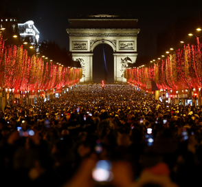 Parisians step into 2022 with tame celebrations due to COVID-19