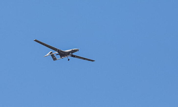 FILE PHOTO: A Bayraktar TB2 unmanned combat aerial vehicle is seen during a demonstration flight at Teknofest aerospace and technology festival in Baku, Azerbaijan May 27, 2022. REUTERS/Aziz Karimov/File Photo