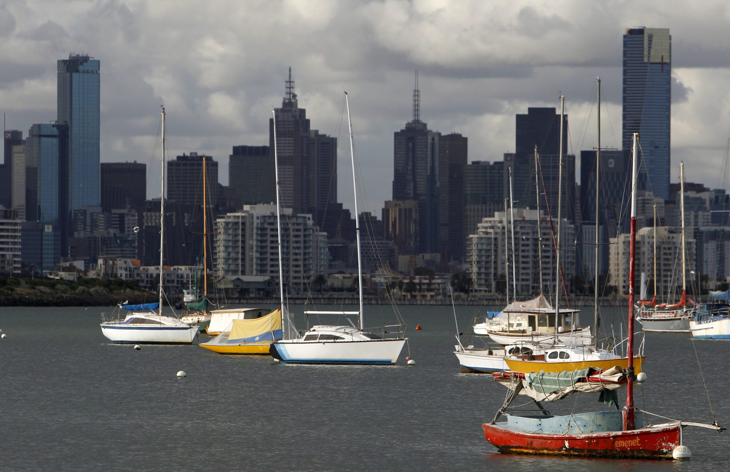 Sailboats dock in front of the Melbourne skyline May 12, 2010.  REUTERS/Mick Tsikas (AUSTRALIA - Tags: CITYSCAPE TRAVEL)