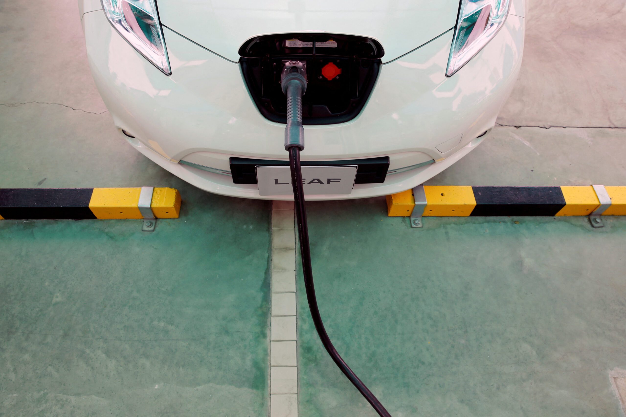 FILE PHOTO: An electric car is seen while being charged during the opening of a PTT Pcl energy firm's commercial EV (Electric Vehicle) charging station, in Bangkok, Thailand August 15, 2016. REUTERS/Jorge Silva/File Photo