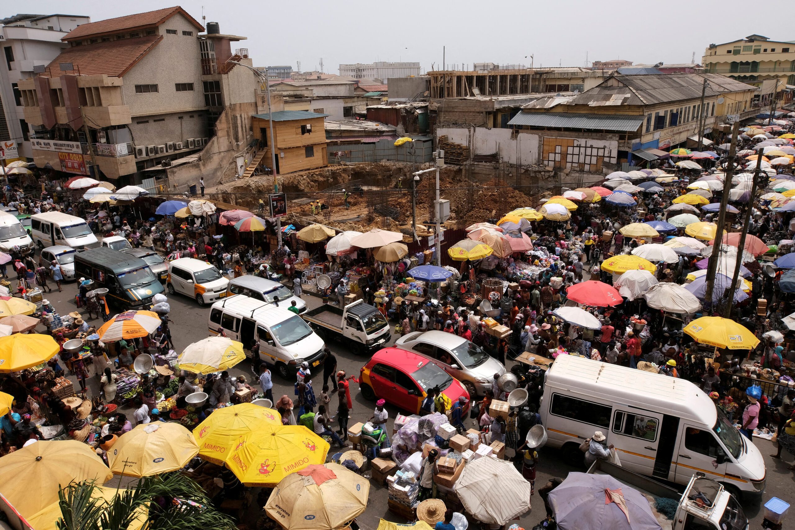 FILE PHOTO: FILE PHOTO: A general view of the Makola market, one of the country's largest trading centres in Accra, Ghana March 26, 2022. Picture taken March 26, 2022. REUTERS/Francis Kokoroko/File Photo/File Photo