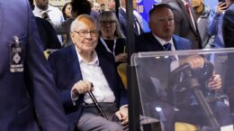 Buffett refines plans for his fortune, donates more Berkshire shares 